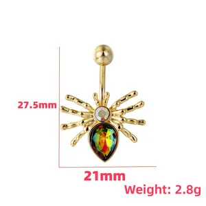 Macro d'un piercing de nombril araignée dorée avec strass colorés et dimensions