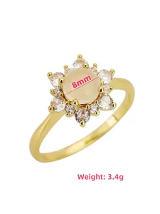 Detailansicht Blumenring mit 8mm Opalstein und Kristallen, Gewicht 3,4g