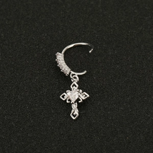Anello per il naso in argento con pendente a croce e zircone a forma di cuore