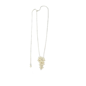 Elegante zilveren slangketting met een druiventros hanger van parels voor dames mode