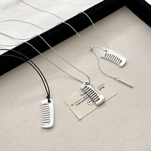 Collar de peine de plata con tres estilos de colgante y grabado Atelier Edition en cadena