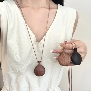 Neo-Chinese Vintage Sandalwood Gourd Pendant Necklace Handmade Wooden Hip Flask Adjustable Long Sweater Chain Jewelry Women
