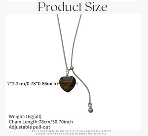 Détail du pendentif cœur en œil de tigre sur chaîne réglable avec dimensions du bijou