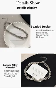 Detail van de glanzende zilverkleurige koperlegering kralenketting met metalen textuur