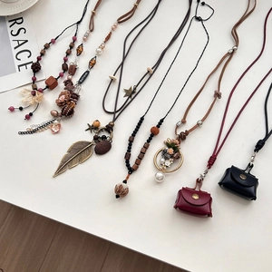 Sautoir Long avec Pendentif Style Chinois Rétro pour Femme Ethnique Bohème Fait à la Main en Bois et Alliage Collier de Pull Floral