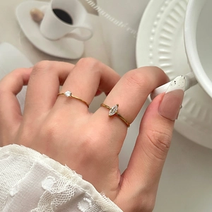 Anillo Minimalista de Acero Inoxidable Chapado en Oro de 18K Con Circón Marquesa para Mujer Elegante Anillo de Dedo Fino