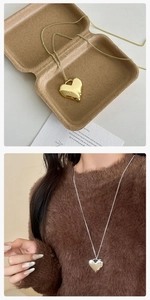 Detail van minimalistische lange hartjeskettingen in gepolijst goud en zilver voor dames