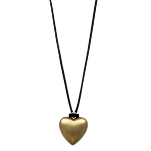 Minimalistische 3D gouden hart hanger ketting op zwart koord met mat oppervlak