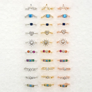 Set di anelli per il naso con zirconi colorati in finiture argento, oro e rosa