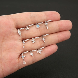 Silbernes Piercing-Ohrring-Set mit Zirkonia-Anhängern in Feder Kreuz und Sternform