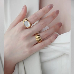 Golden titanium steel shell ring set with geometric croissant band for women
