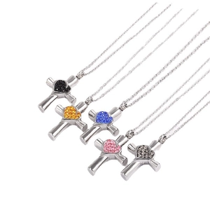 Colliers pendentifs flacons de parfum cœur et croix en cinq couleurs en acier inoxydable