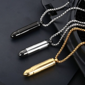 Pendentif balle en acier inoxydable poli en noir, argent et or avec chaîne box
