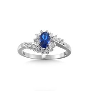 Elegante anello halo con zaffiro blu ovale e pavé di zirconi su fascia incrociata