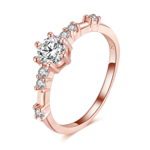 Eleganter S925 Silberring in Roségold mit großem Runddiamanten in Sechs-Krallen-Fassung