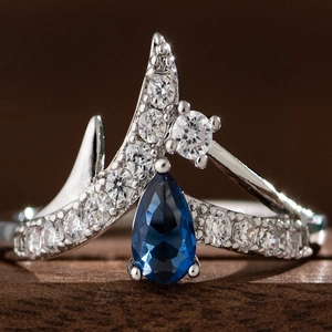 Vintage Krone V-Förmiger Kupfer Ring Für Damen Elegant Wassertropfen Birnenschliff Strass Eingelegt Hochzeit Party Mode Schmuck
