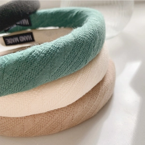 Serre-têtes rembourrés en tricot éponge en vert sauge, crème, marron et noir chic