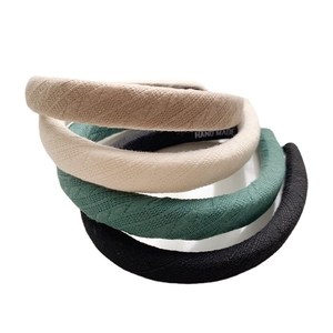 Lot de quatre serre-têtes larges en éponge tricotée kaki, blanc, vert et noir chic