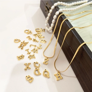 Minimalistische Roestvrijstalen Alfabet Initiaal Hanger Halsketting Vergulde Platte Slangenketting Letter Halsketting Voor Vrouwen Dagelijkse Sieraden