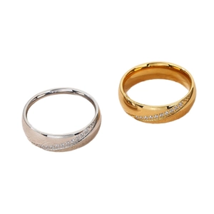 Lussuosi anelli a fascia larga in oro e argento con finitura opaca e pietre in zircone