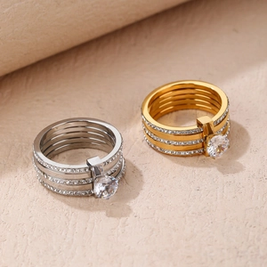 Bague en Acier Inoxydable Triple Rangée de Zircone pour Femmes Tendance Plaquée Or Argent Étincelant Bijoux de Bague pour Doigt