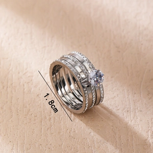 Bague minimaliste en acier titane avec triple rangée de diamants et diamètre de 1,8cm