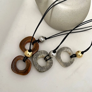 Collana Lunga con Ciondolo in Osso di Cammello Naturale Fatta a Mano per Donna Retro Geometrico Effetto Ceramica Motivo Crepato Gioielli