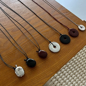 Minimalist Alloy Geometric Pendant Necklace Long Sweater Chain For Women Polished Metal Safety Buckle Water Bottle Style Jewelry Accessory