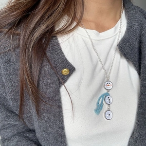 Winterse sneeuwpop hanger ketting met blauwe sjaal en zilveren ketting voor dames