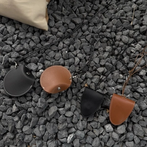 Détails des clips pour lunettes en cuir ronds et en forme de bouclier, noir et marron
