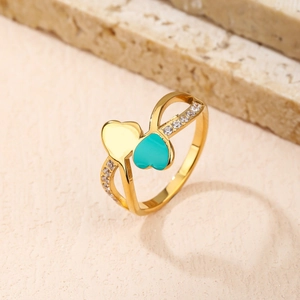 Bague réglable en or rose avec cœur en émail sarcelle et cristaux latéraux brillants