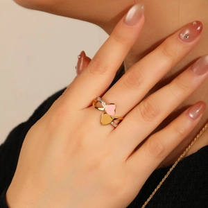 Bague double cœur rose et doré avec pierres de zircon sur anneau réglable en or rose