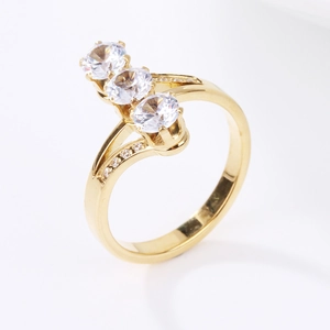 Minimalist rose gold ring with three vertical zircons and crisscross band design