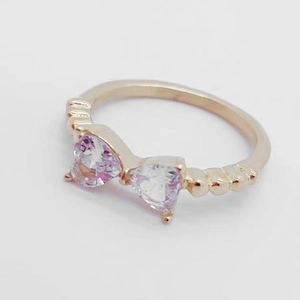 Bague en or rose avec cristaux en forme de cœur et design nœud pour femme