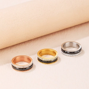 Anello in Acciaio al Titanio Minimalista Intarsio Nero Sfaccettato Geometrico Anello con Strass per Donna Gioielli di Moda Personalizzati