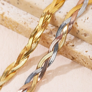 Collier fait main en acier titane tissé doré et chaîne serpent de trois couleurs