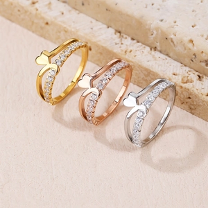 Trois bagues double couche en forme de cœur en or, or rose et argent poli