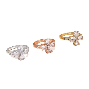 Set di anelli floreali di lusso con zirconi a pera in argento, oro e oro rosa