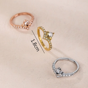 Vintage Zirkon Kronenringe in Roségold, Gold und Silber, mit einem Durchmesser von 1,8 cm