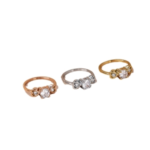 Dreiteiliges Ring-Set in Gold Silber und Roségold mit Herz-Details und Zirkonia-Steinen