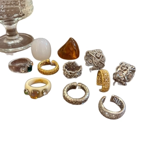 Set aus Spitzen-Resin-Ringen und Zirkonia mit Vintage-Metallgeflecht für Damen