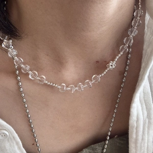 Minimalist double-layered white crystal beaded necklace with flower charm pendant