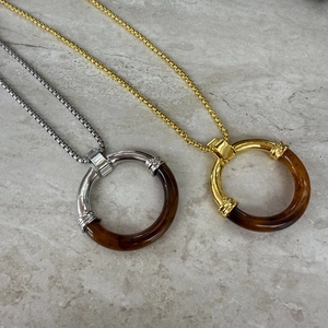 Minimalist Stainless Steel Round Circle Pendant Necklace Retro Amber Resin Splicing Long Sweater Chain For Women Men Jewelry