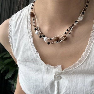 Collar largo retro de varias capas con cuentas de piedra natural y perlas falsas