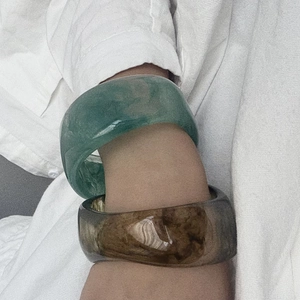 Minimalist wide chunky bracelets in emerald green and amber tortoiseshell pattern