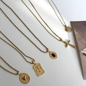 Collana in Acciaio Inossidabile Placcato Oro Vintage per Donna Ciondolo Elegante a Cuore Croce Bussola Gioielli Oro 18K