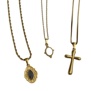 Set di tre collane in acciaio inossidabile placcato oro 18K con ciondoli in pietra