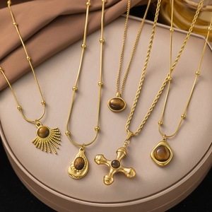 Collier Pendentif Pierre Oeil de Tigre en Acier Inoxydable Plaqué Or 18K Style Old Money Bijoux pour Femme