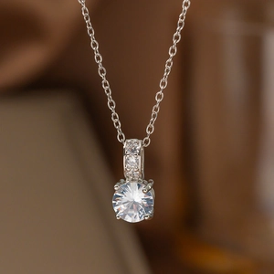 Elegant minimalist round zircon pendant necklace with silver chain for women
