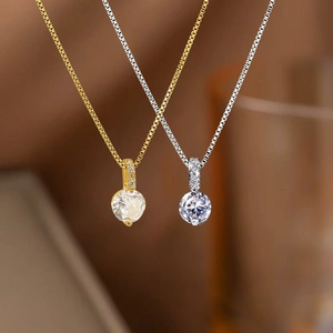 Collier Minimaliste en Acier Inoxydable pour Femmes Pendentif Simple en Zircone Diamant Unique Chaîne Vénitienne Bijoux Cadeau